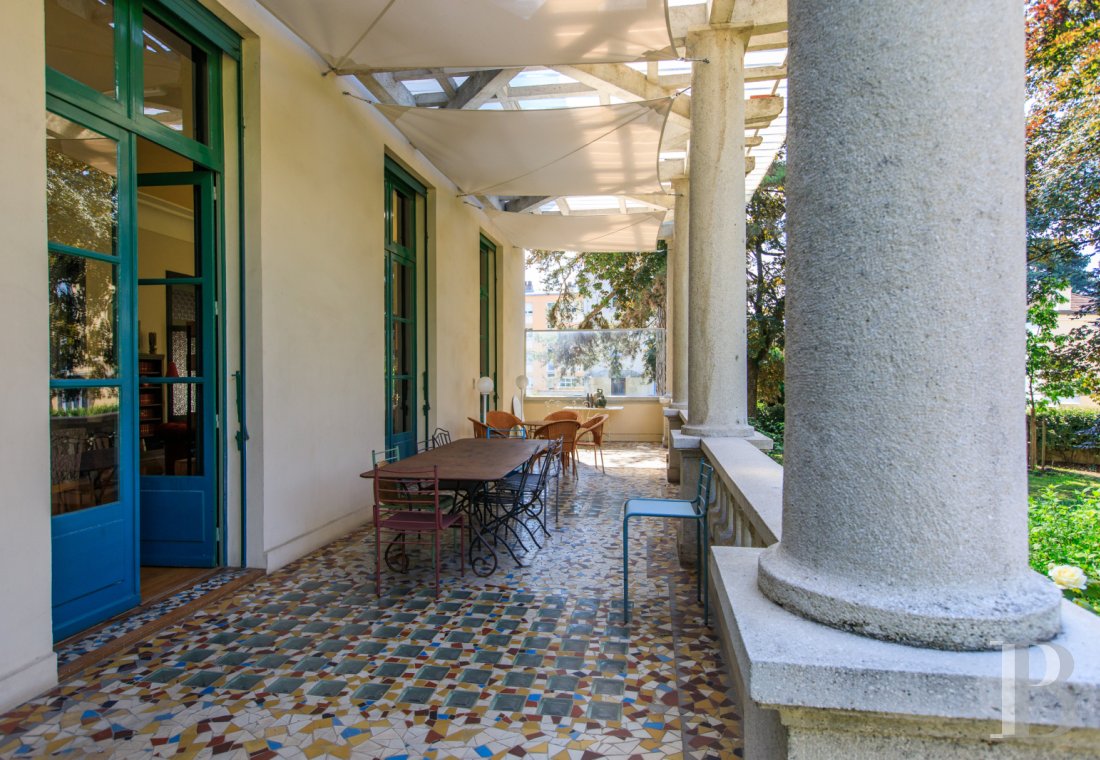 En Saône-et-Loire, à Mâcon, une villa et son jardin entièrement de style Art déco - photo  n°26